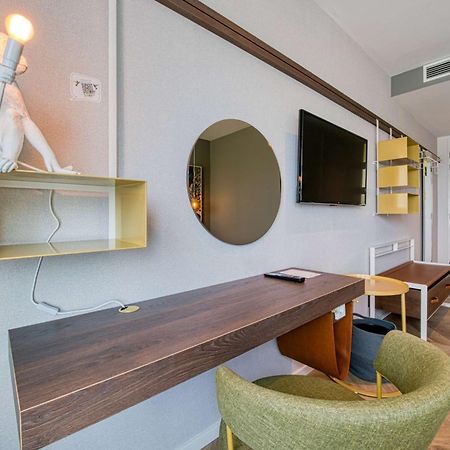 NinetyNine Amsterdam Airport Hotel Hoofddorp Buitenkant foto