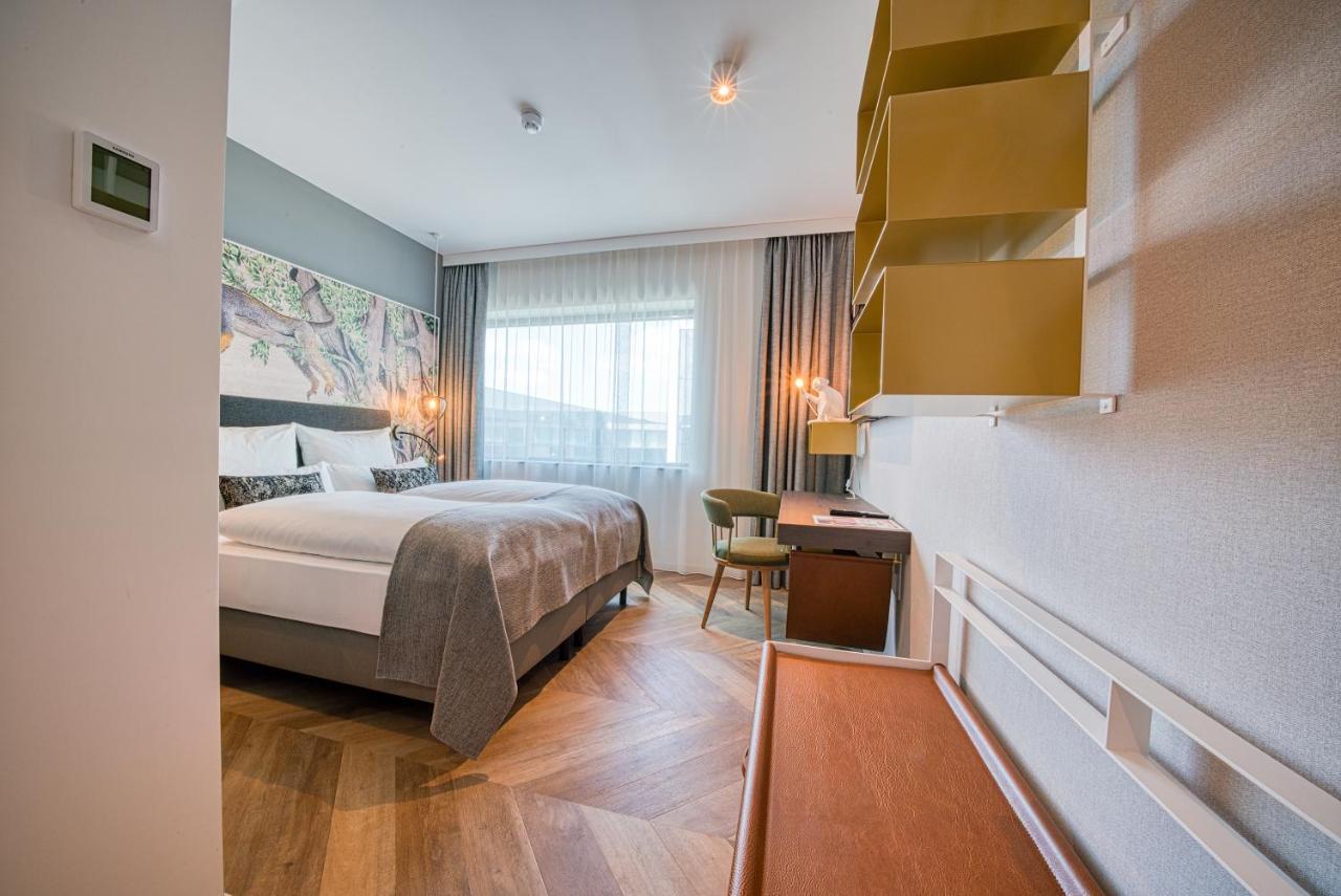 NinetyNine Amsterdam Airport Hotel Hoofddorp Buitenkant foto