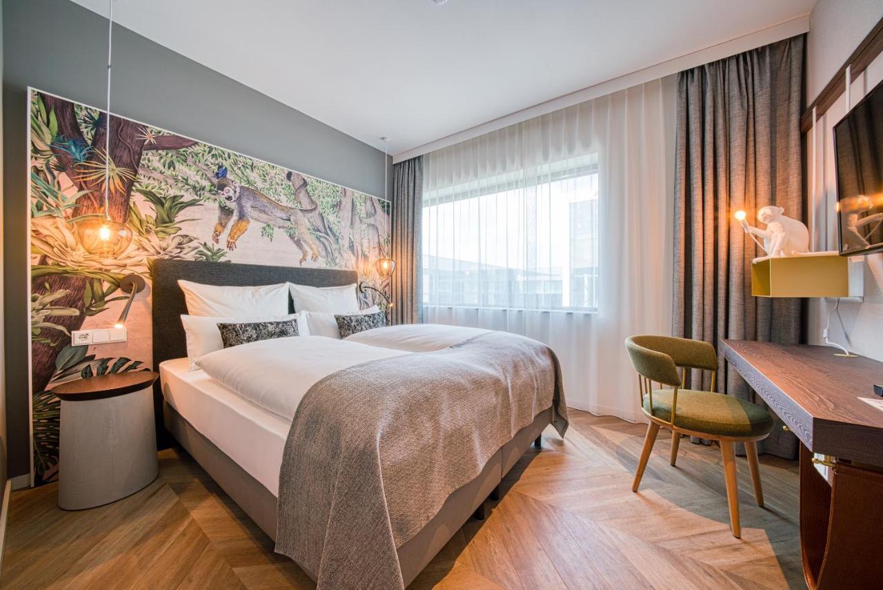 NinetyNine Amsterdam Airport Hotel Hoofddorp Buitenkant foto