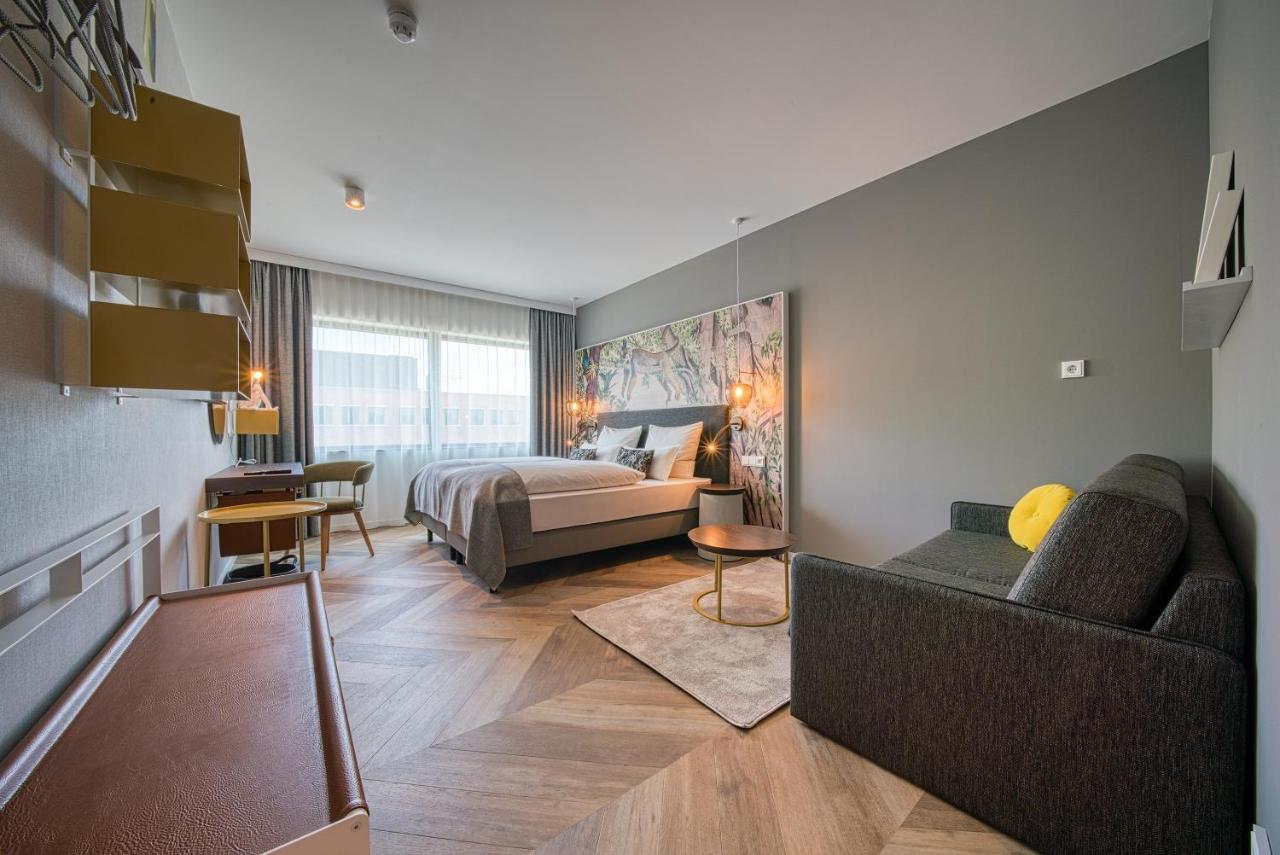 NinetyNine Amsterdam Airport Hotel Hoofddorp Buitenkant foto