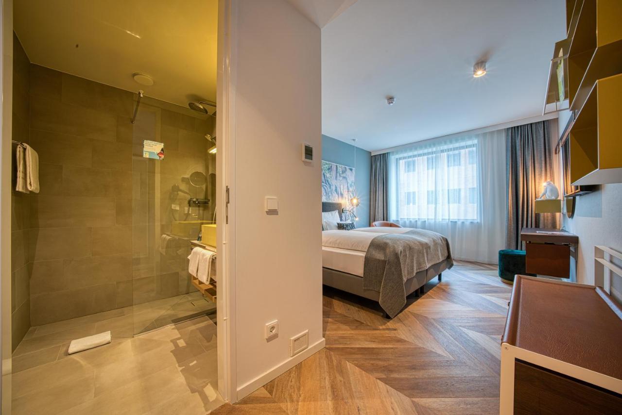 NinetyNine Amsterdam Airport Hotel Hoofddorp Buitenkant foto