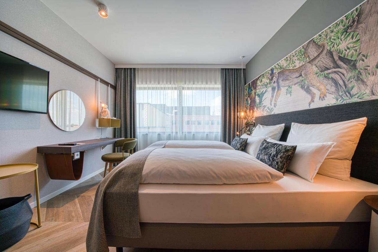 NinetyNine Amsterdam Airport Hotel Hoofddorp Buitenkant foto
