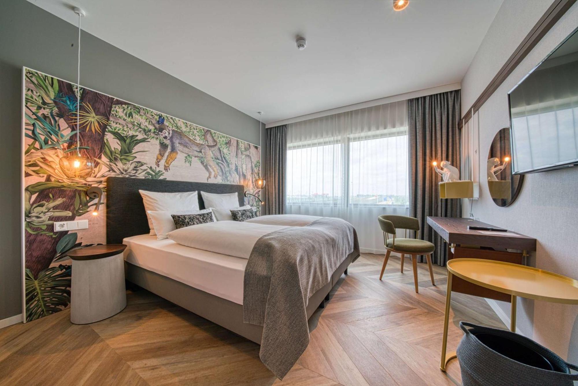 NinetyNine Amsterdam Airport Hotel Hoofddorp Buitenkant foto