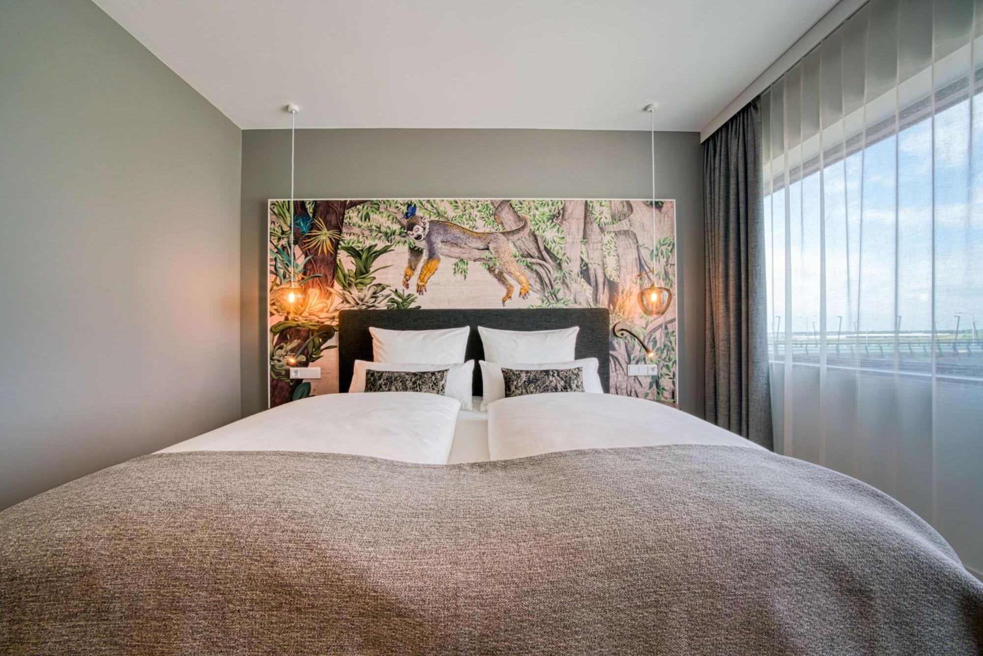 NinetyNine Amsterdam Airport Hotel Hoofddorp Buitenkant foto