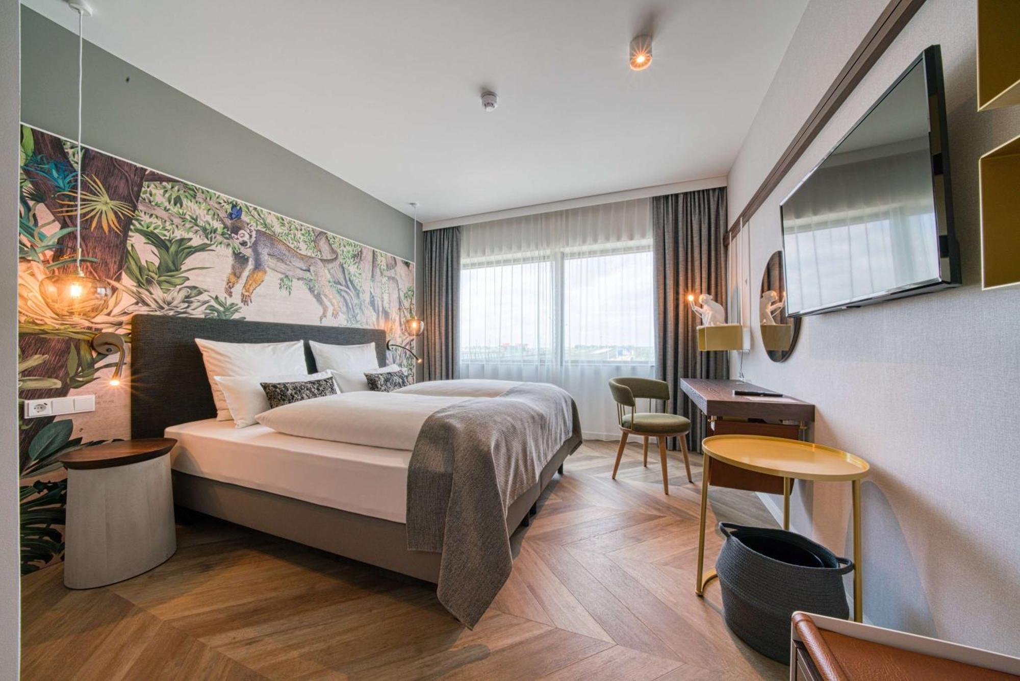 NinetyNine Amsterdam Airport Hotel Hoofddorp Buitenkant foto