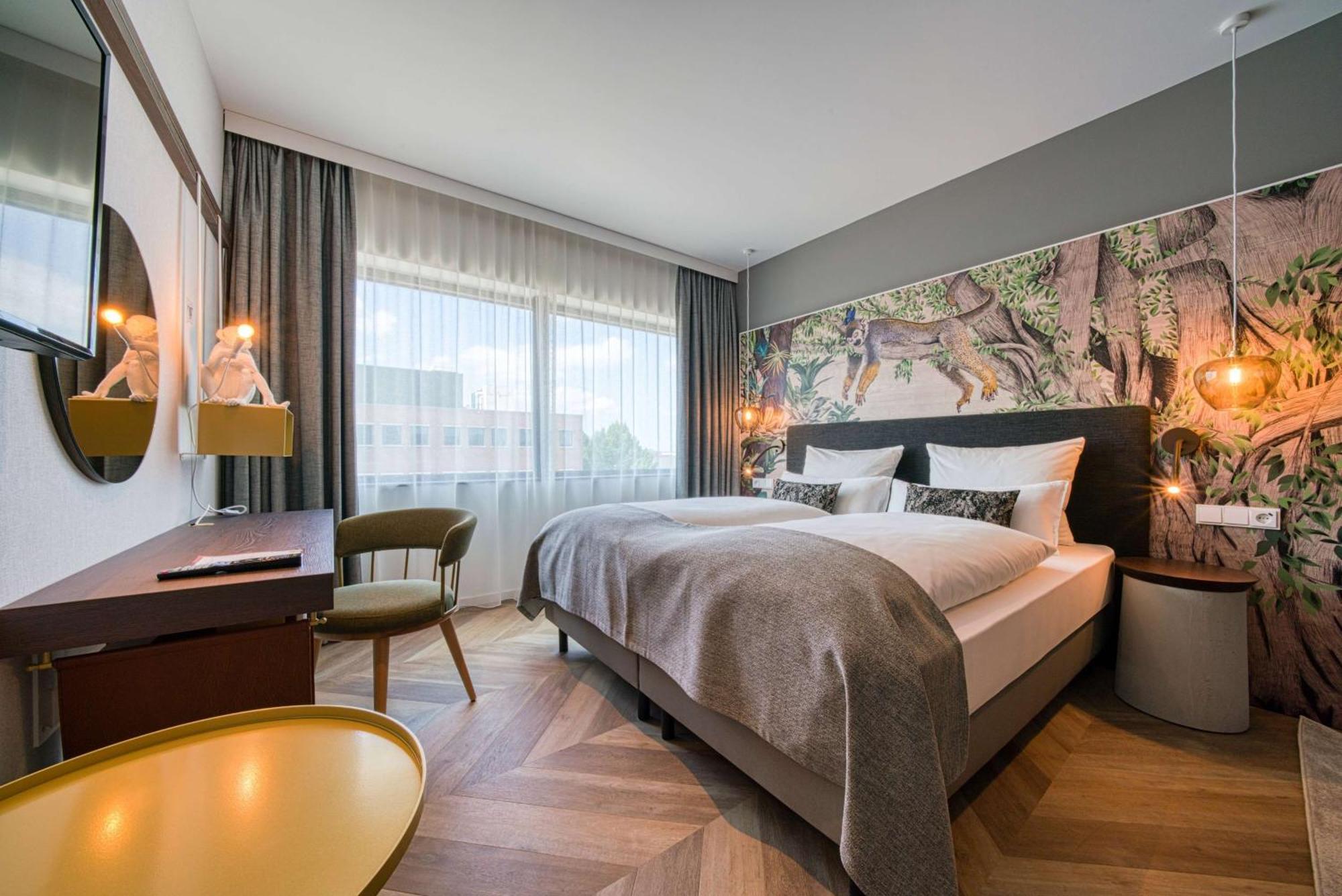 NinetyNine Amsterdam Airport Hotel Hoofddorp Buitenkant foto