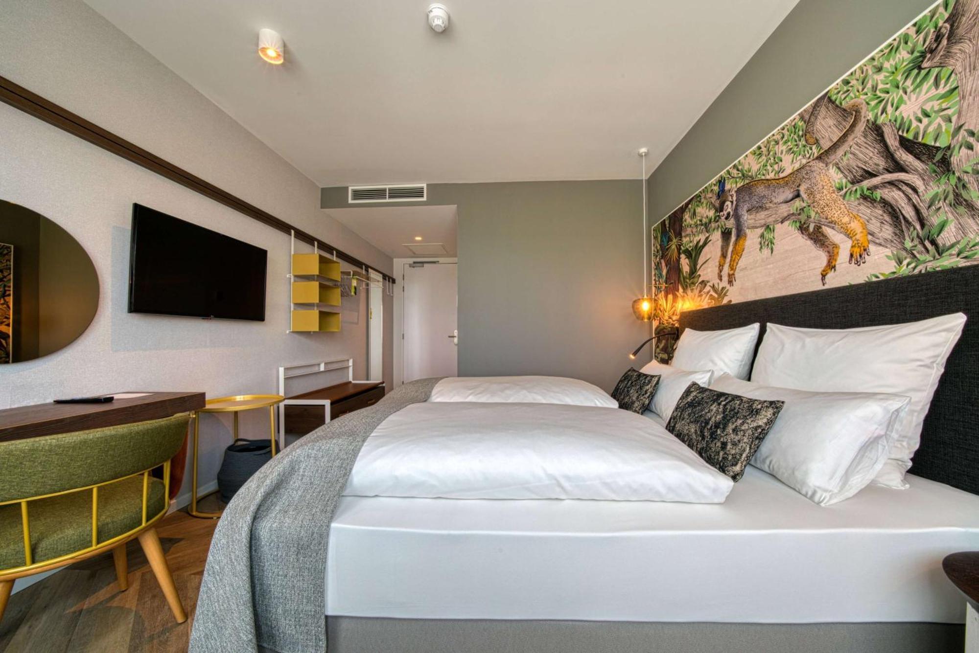 NinetyNine Amsterdam Airport Hotel Hoofddorp Buitenkant foto
